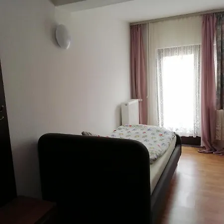 Zur Rose بيت ريفي *