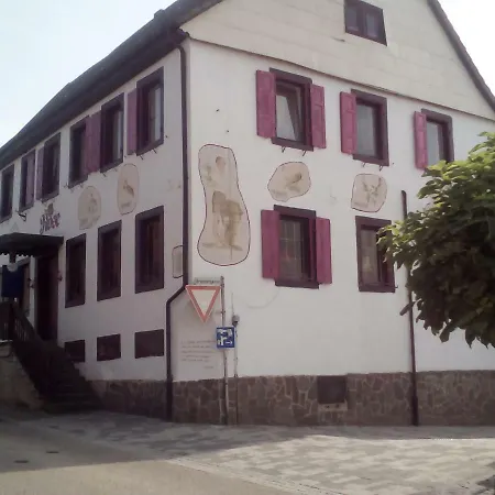 Zur Rose بيت ريفي *
